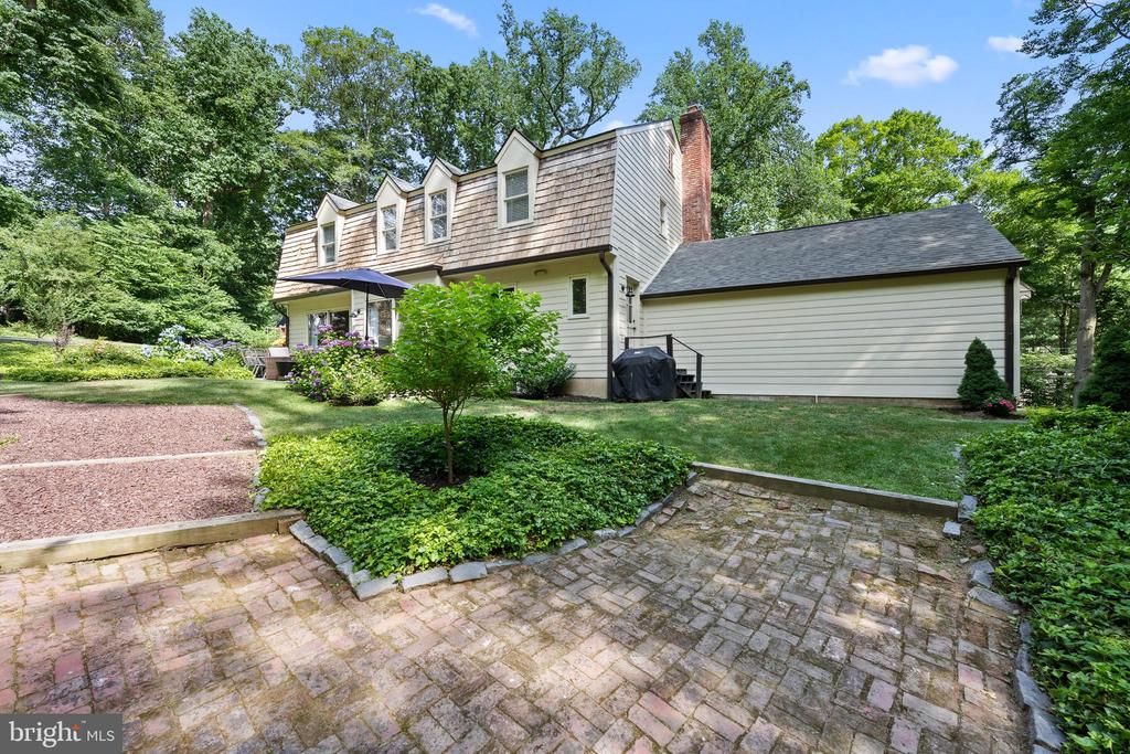 282 S ROBERTS ROAD