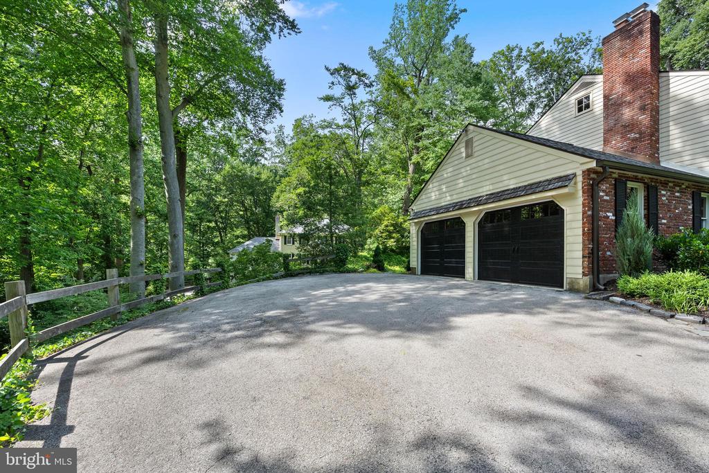 282 S ROBERTS ROAD