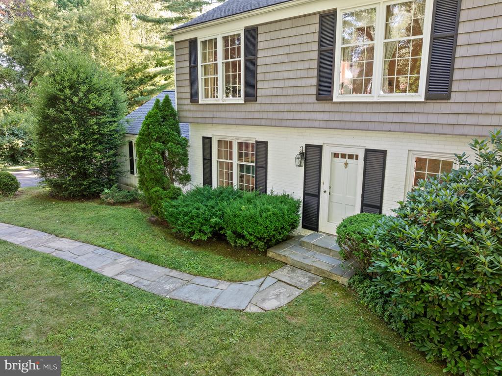 168 WOODED LANE