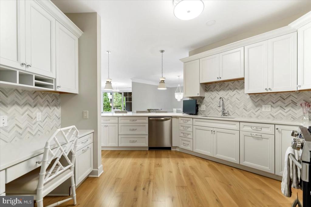 211 CORNERSTONE DRIVE Unit: 211
