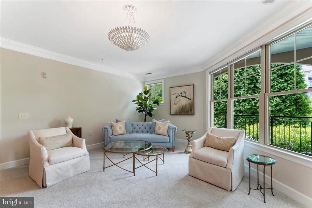 211 CORNERSTONE DRIVE Unit: 211