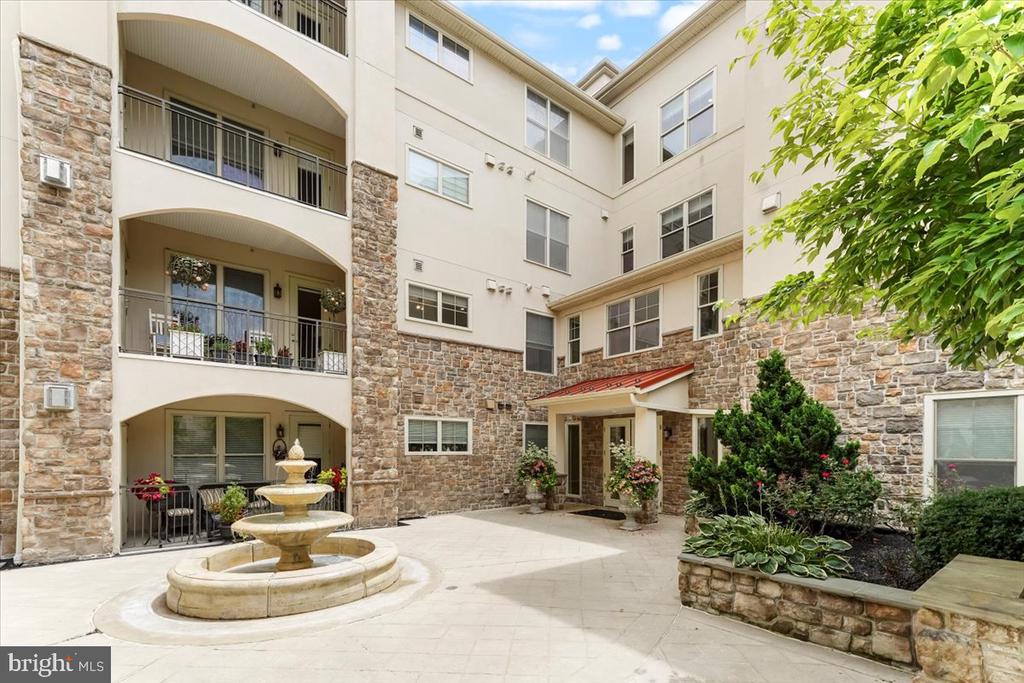 211 CORNERSTONE DRIVE Unit: 211