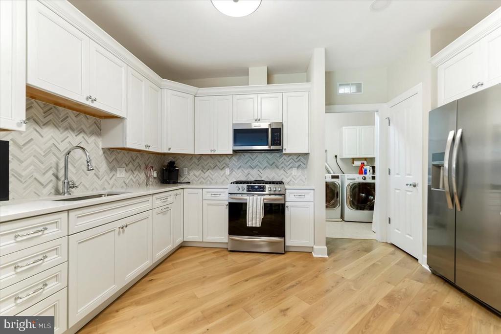 211 CORNERSTONE DRIVE Unit: 211