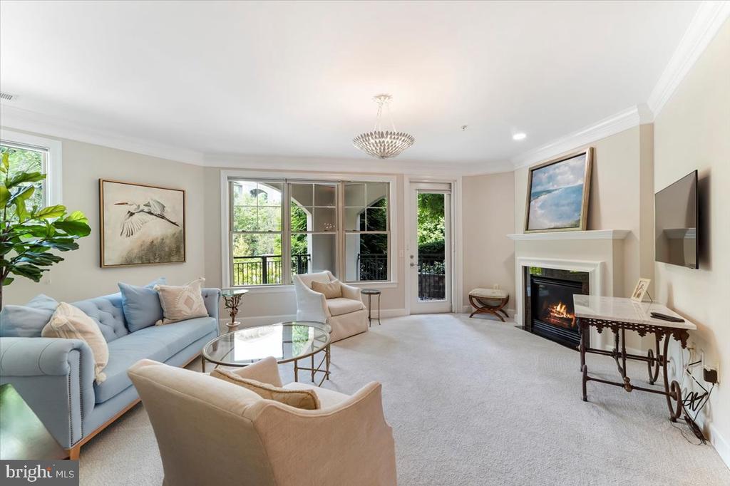 211 CORNERSTONE DRIVE Unit: 211