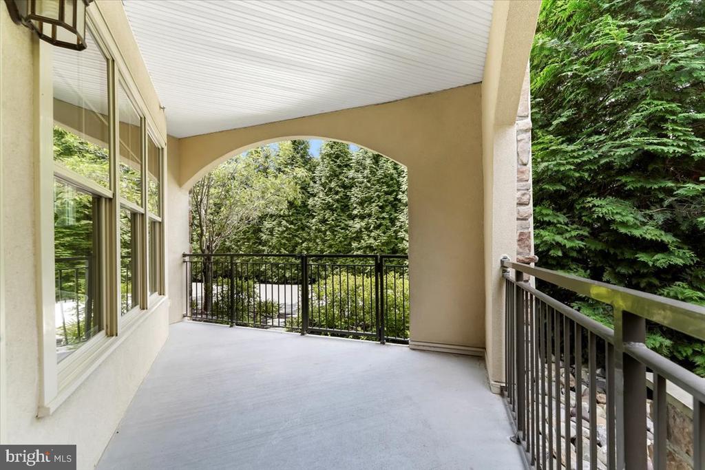 211 CORNERSTONE DRIVE Unit: 211