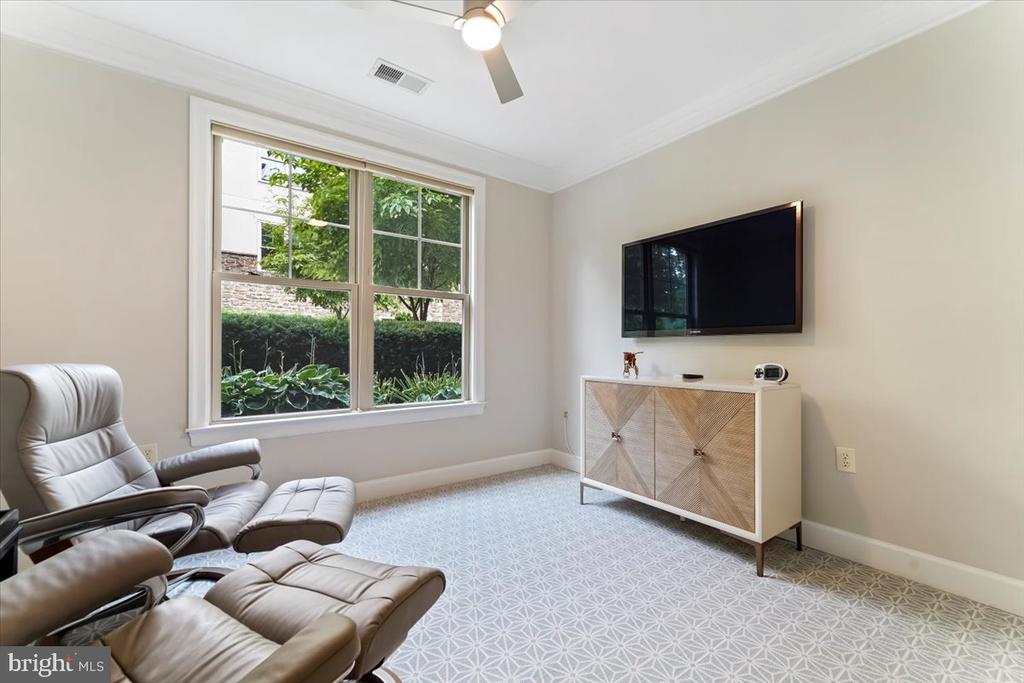211 CORNERSTONE DRIVE Unit: 211