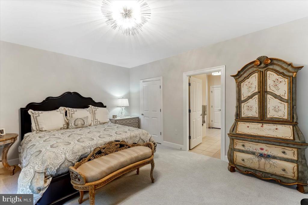 211 CORNERSTONE DRIVE Unit: 211