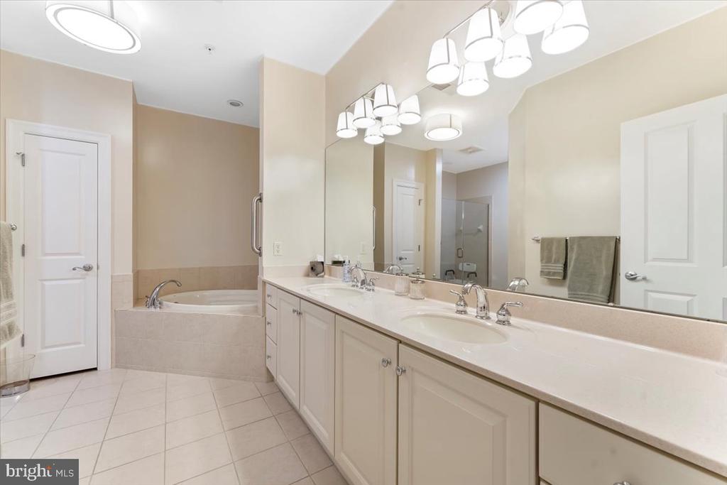 211 CORNERSTONE DRIVE Unit: 211