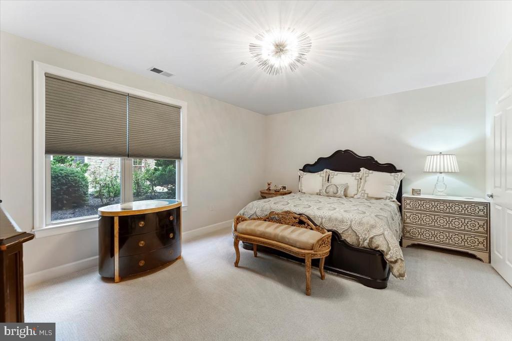 211 CORNERSTONE DRIVE Unit: 211