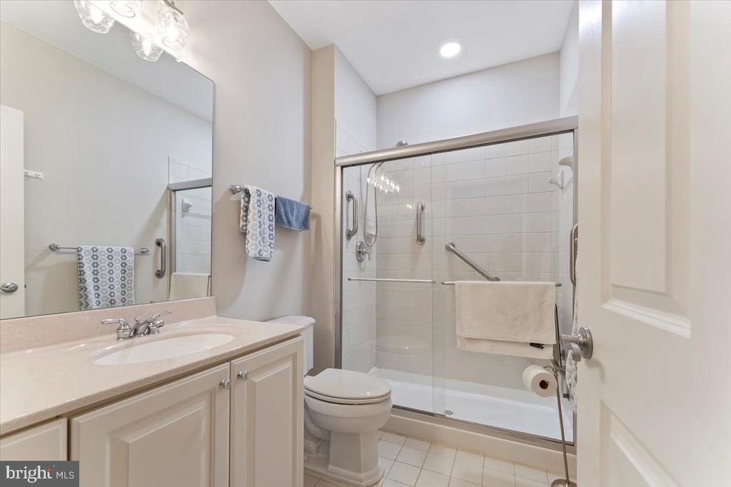 211 CORNERSTONE DRIVE Unit: 211