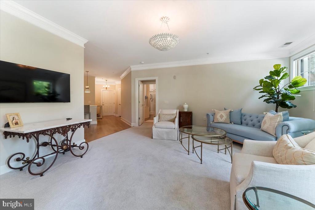 211 CORNERSTONE DRIVE Unit: 211