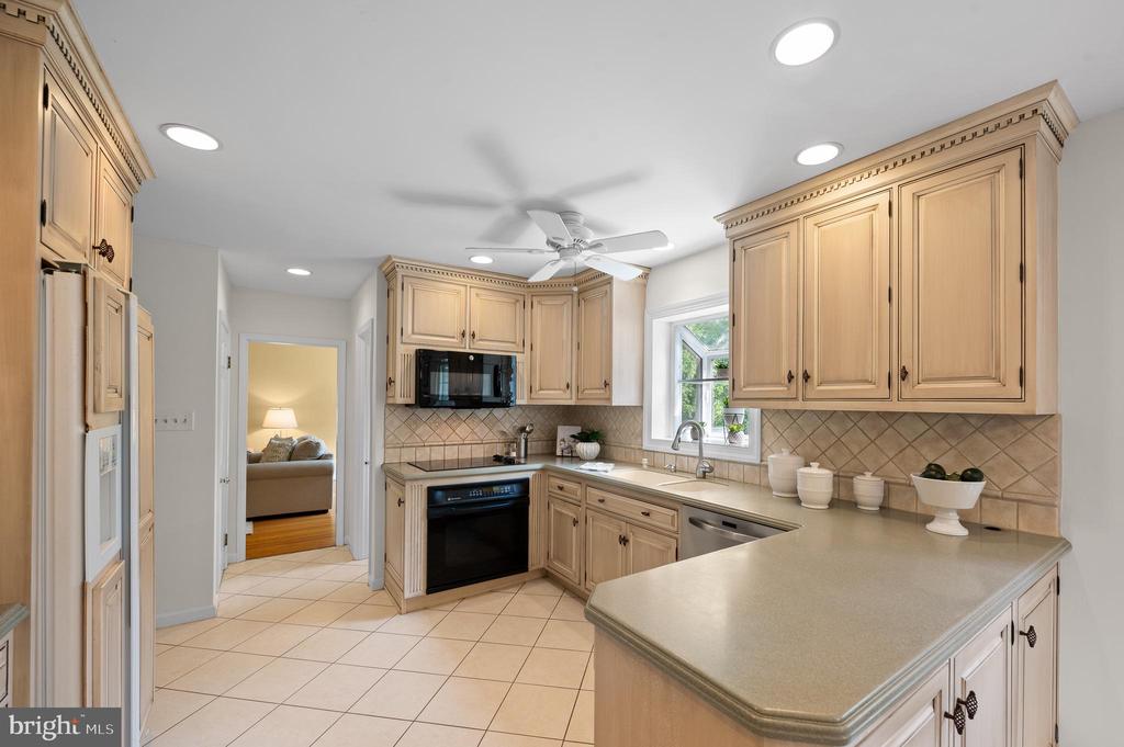 3654 WAYNESFIELD DRIVE