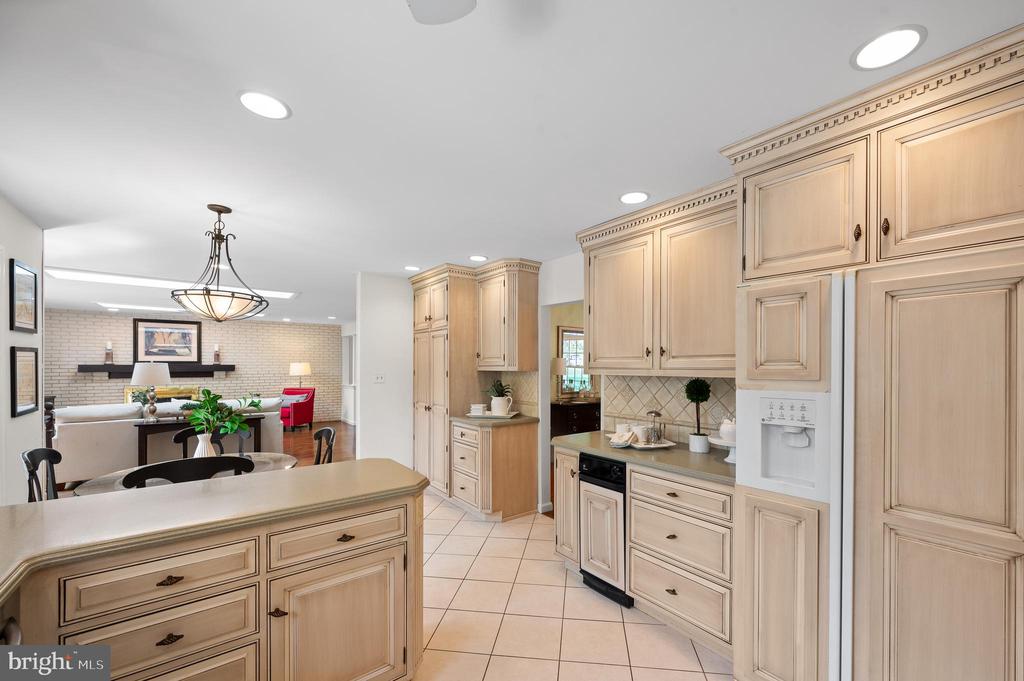 3654 WAYNESFIELD DRIVE