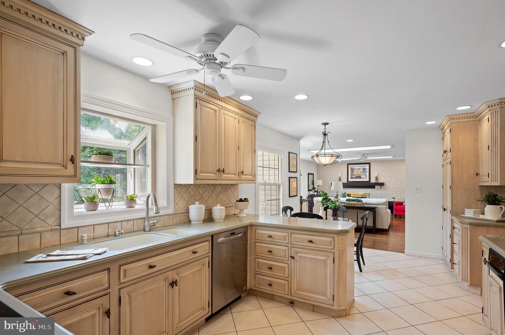 3654 WAYNESFIELD DRIVE