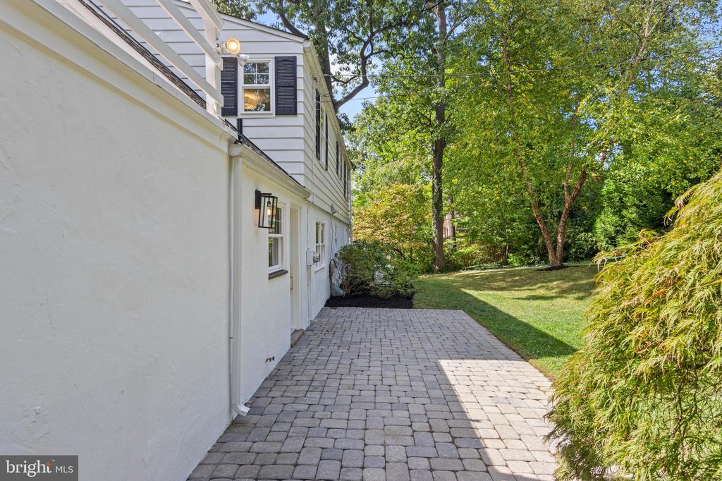 807 EAGLE ROAD