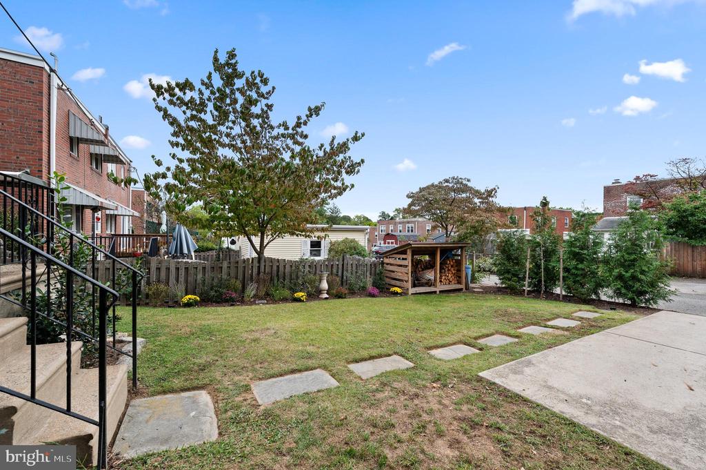 707 AUBREY AVENUE