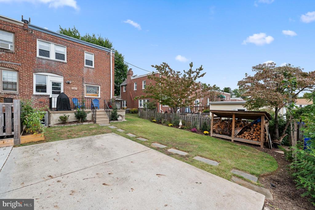 707 AUBREY AVENUE