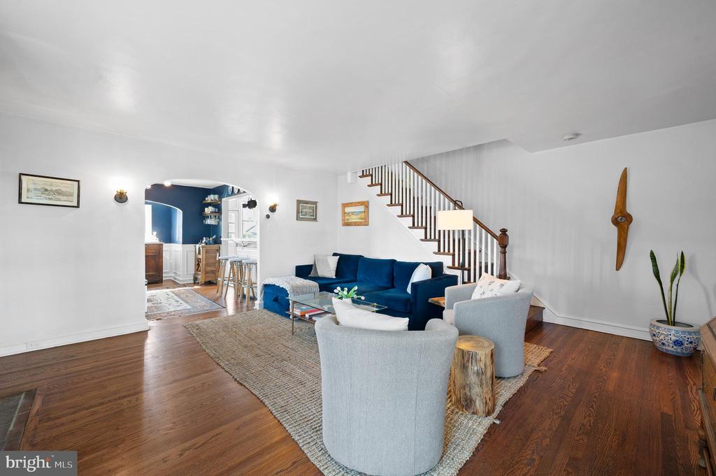 707 AUBREY AVENUE