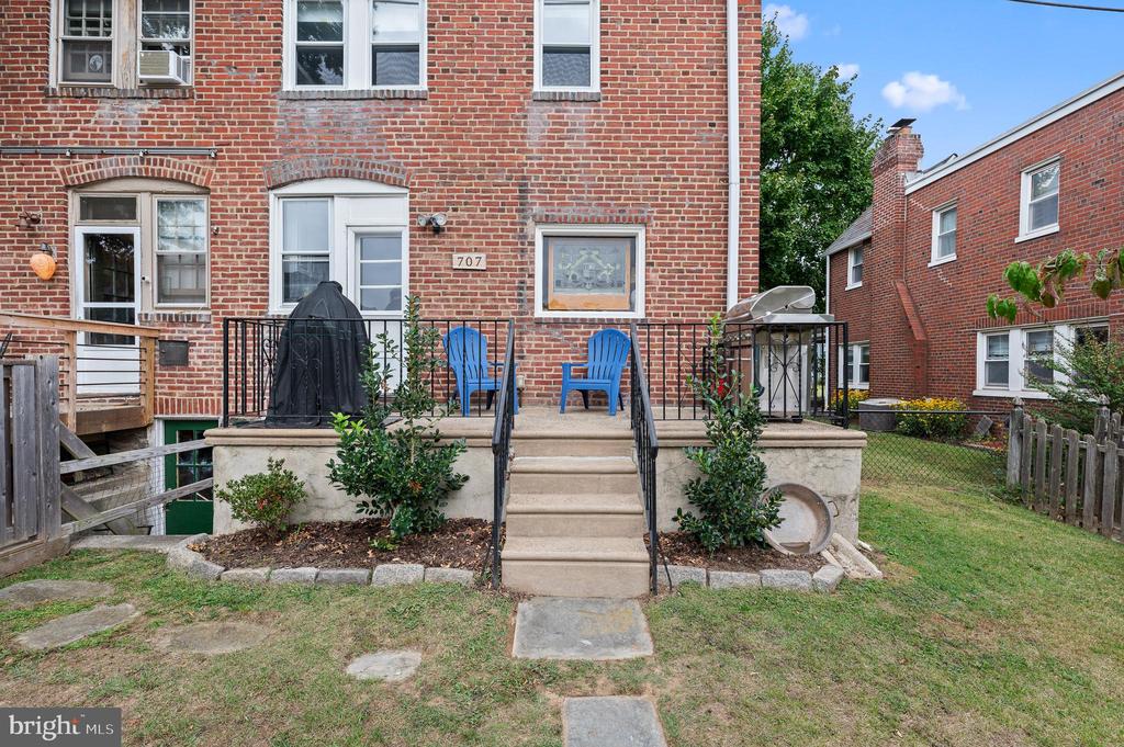 707 AUBREY AVENUE