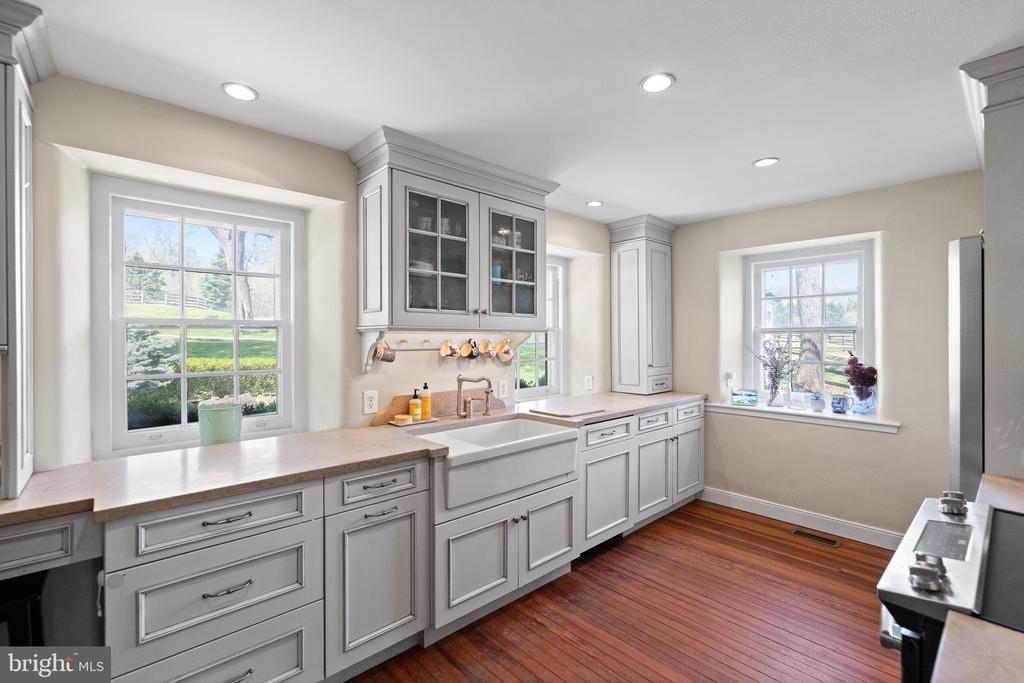 2346 WHITE HORSE ROAD