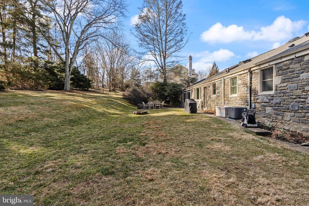 713 NEWTOWN ROAD