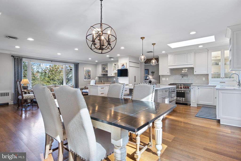713 NEWTOWN ROAD