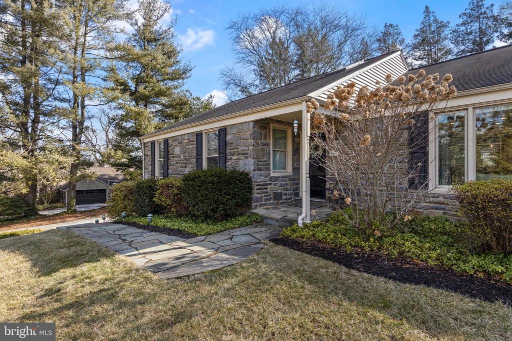 713 NEWTOWN ROAD