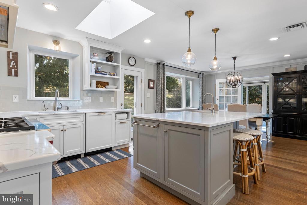 713 NEWTOWN ROAD