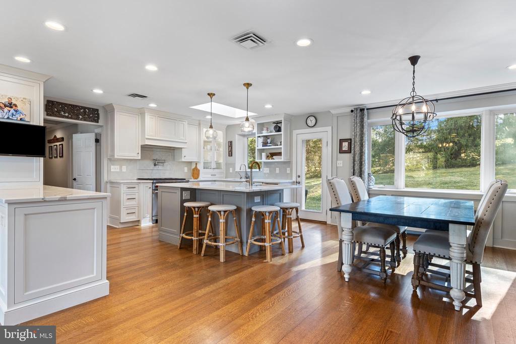 713 NEWTOWN ROAD