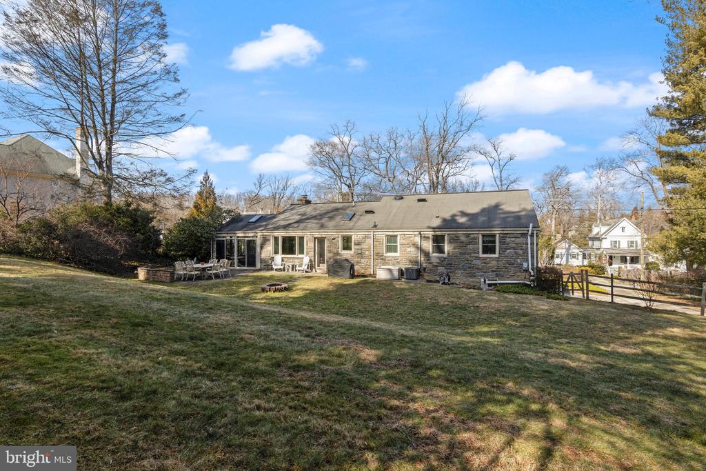 713 NEWTOWN ROAD