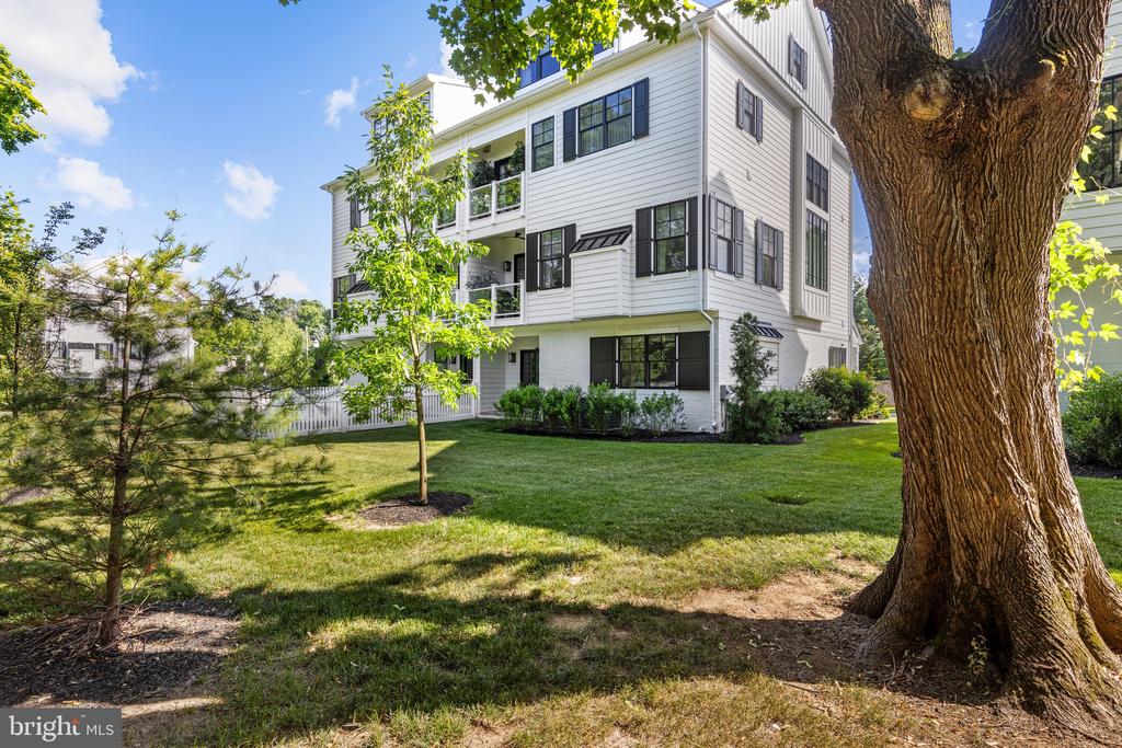 421 MAPLEWOOD AVENUE