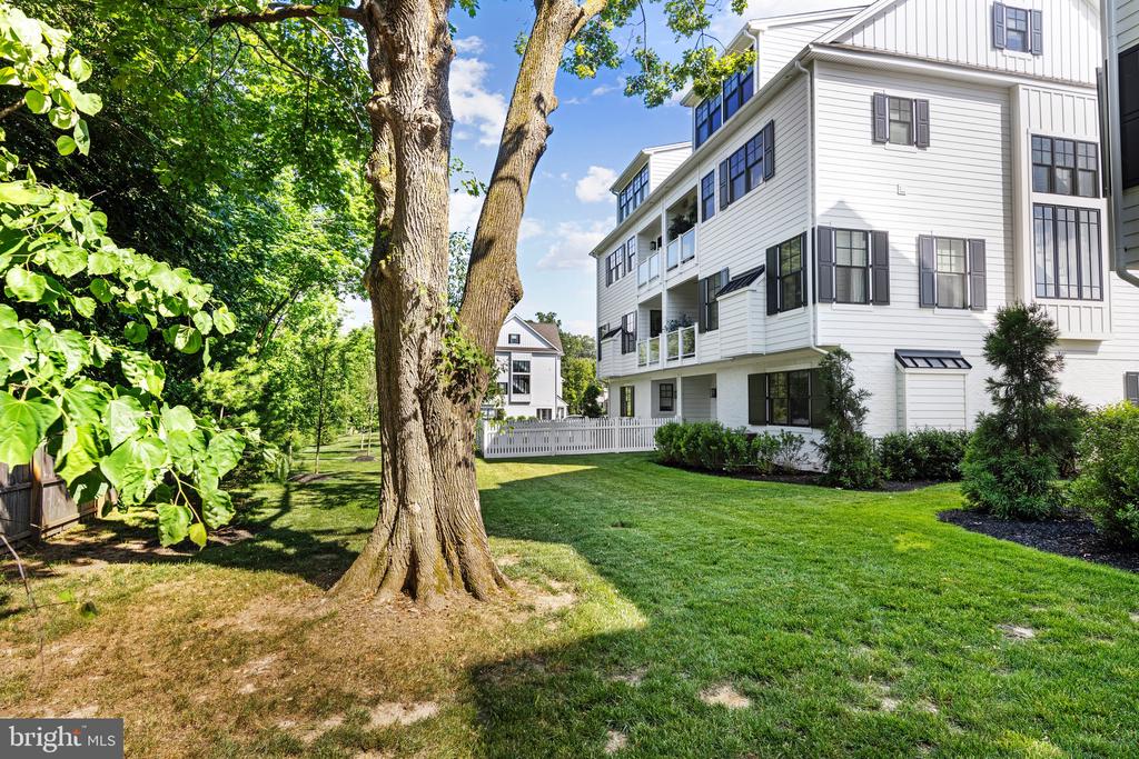 421 MAPLEWOOD AVENUE