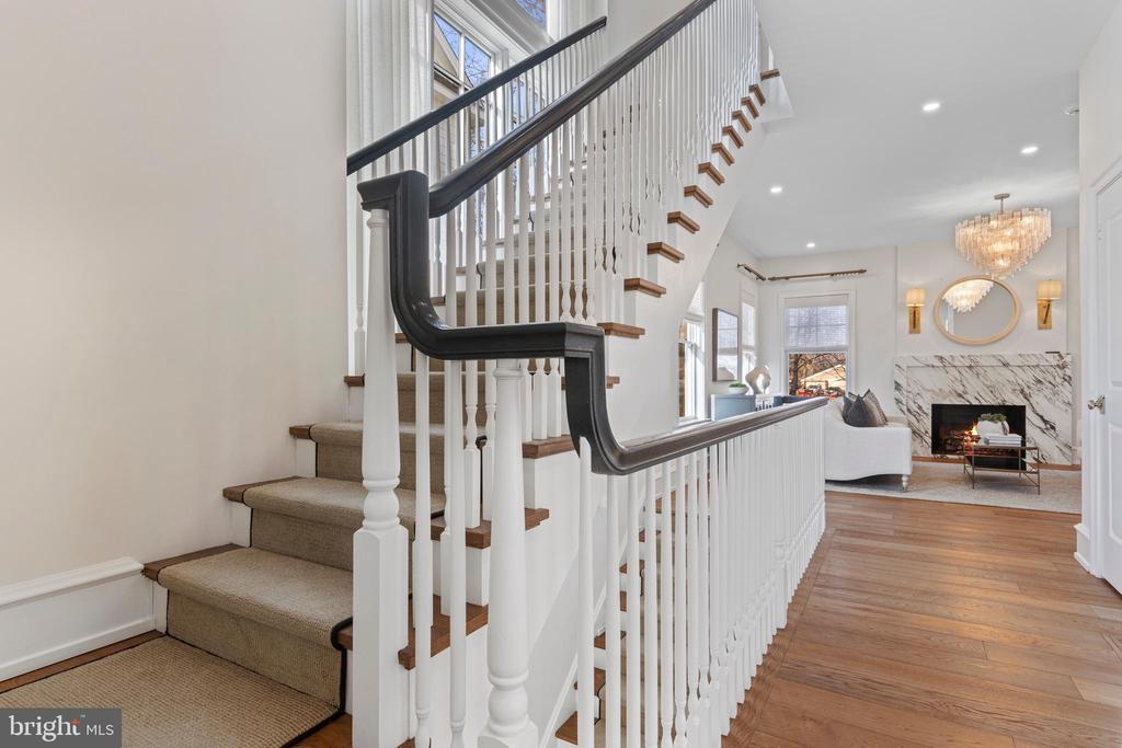 421 MAPLEWOOD AVENUE