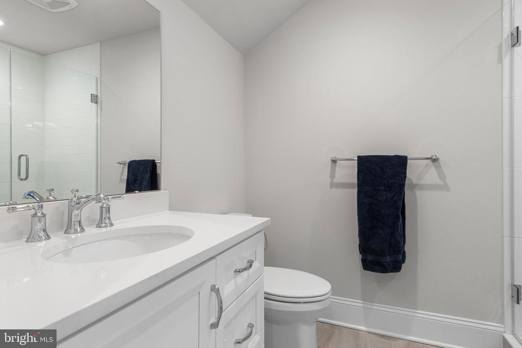 206 N ABERDEEN AVENUE UNIT B