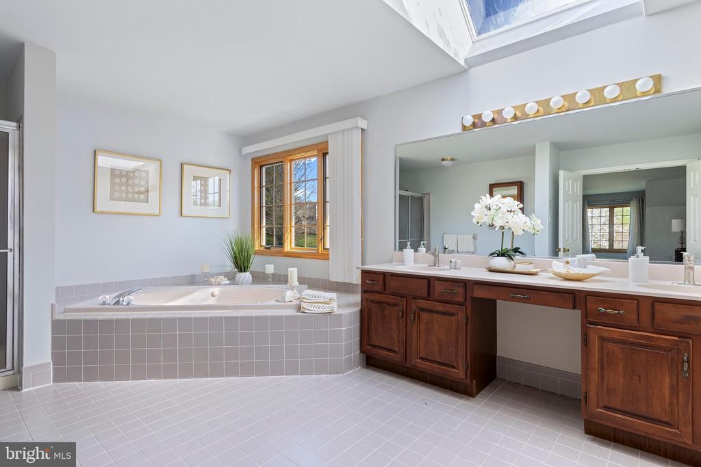 10 BAYBERRY DRIVE