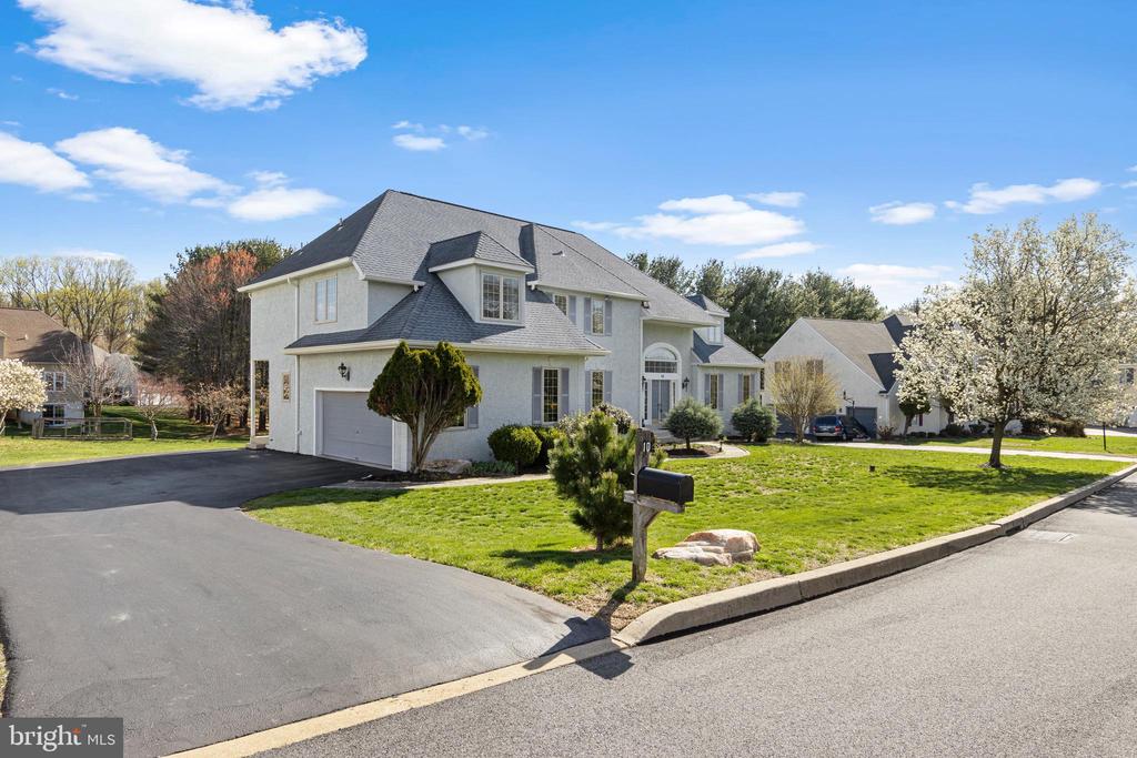 10 BAYBERRY DRIVE