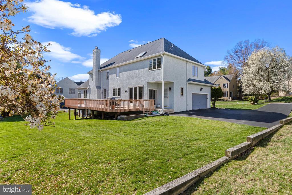 10 BAYBERRY DRIVE