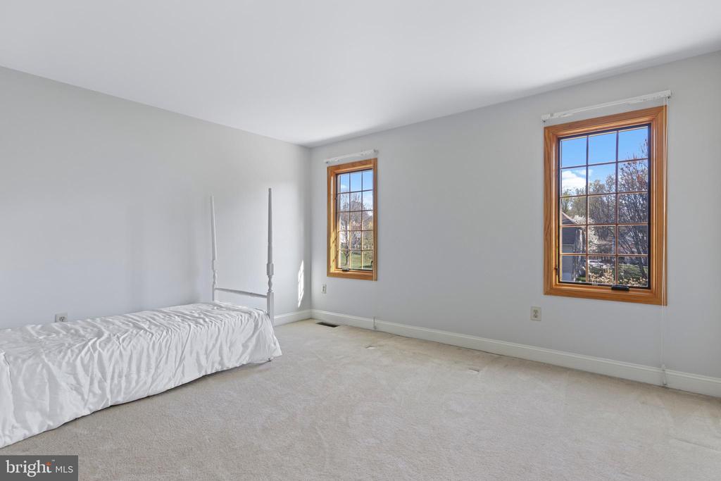 10 BAYBERRY DRIVE