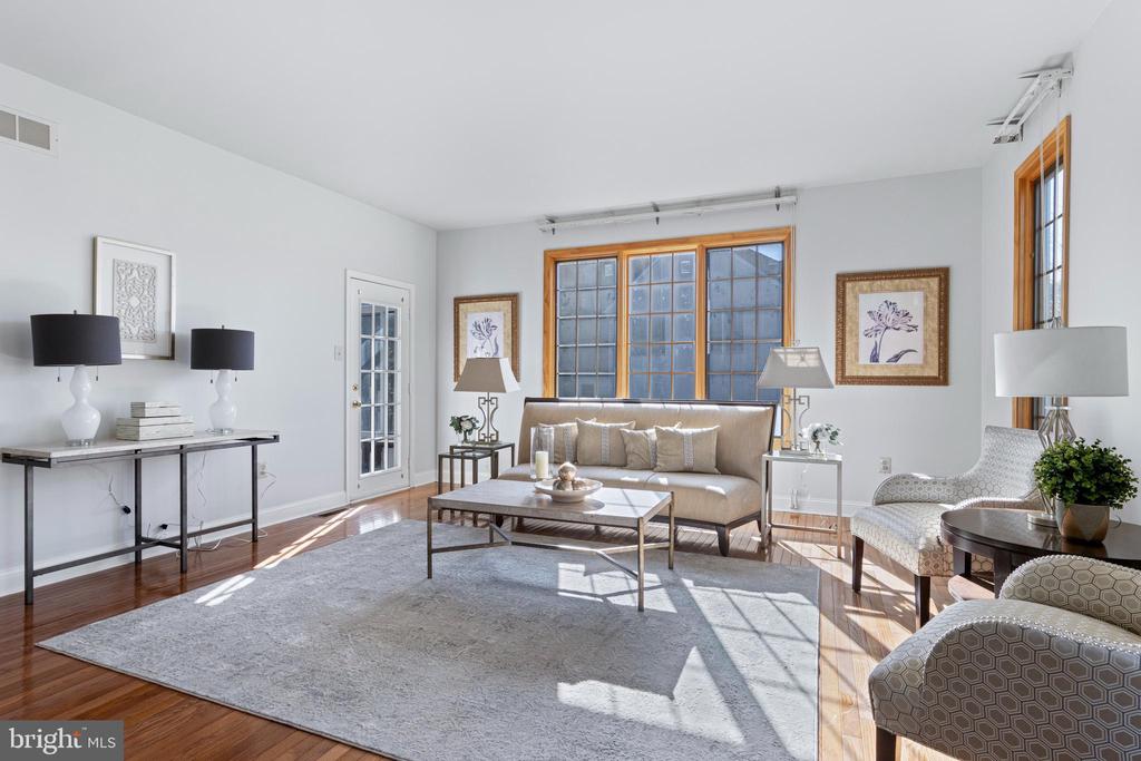 10 BAYBERRY DRIVE