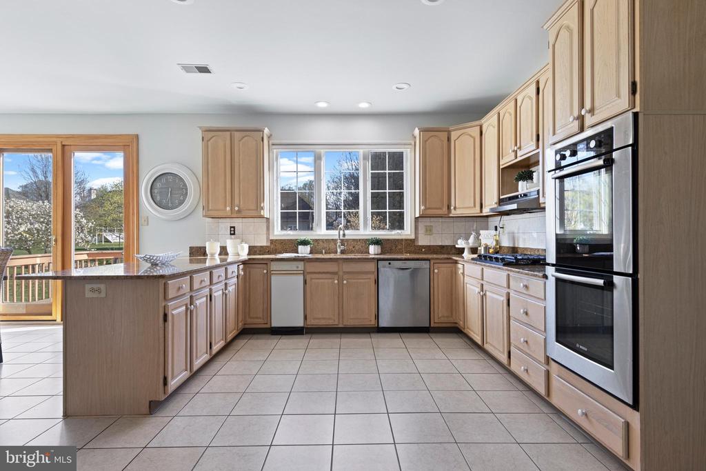 10 BAYBERRY DRIVE