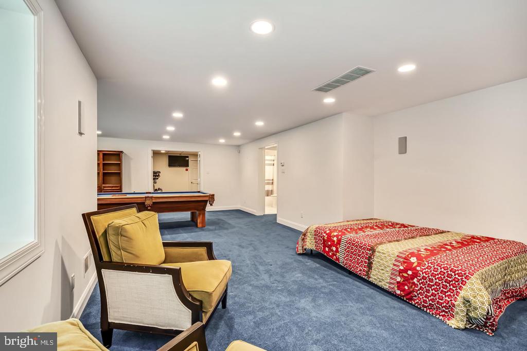 841 COLONY COURT