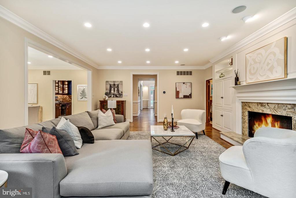 841 COLONY COURT