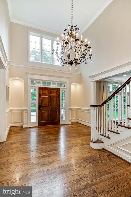 841 COLONY COURT