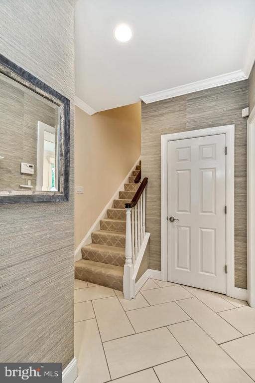 841 COLONY COURT