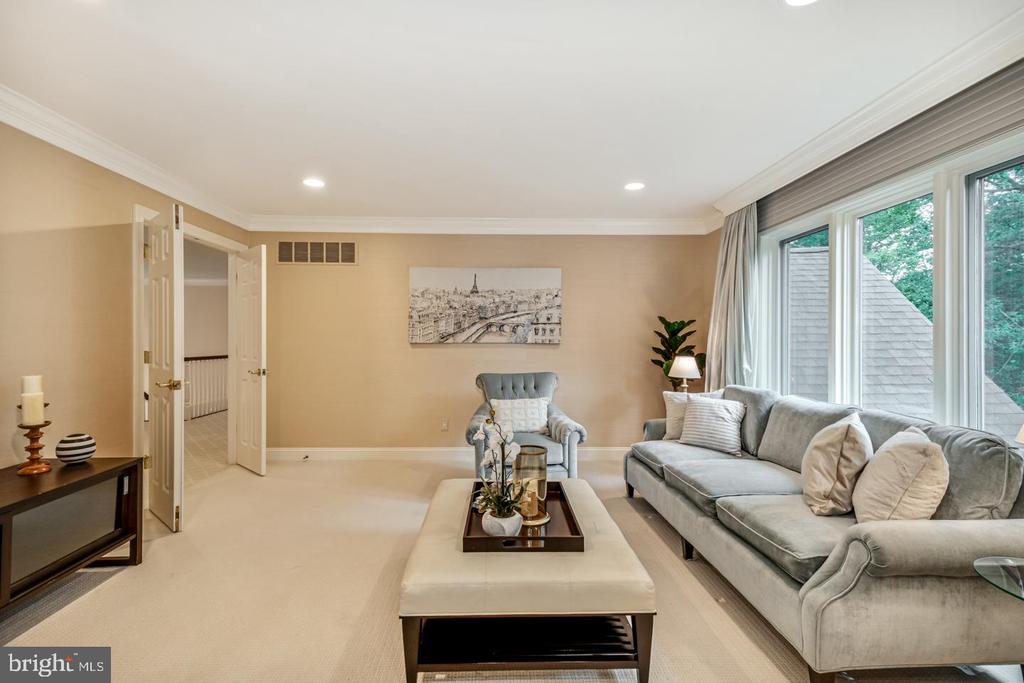 841 COLONY COURT