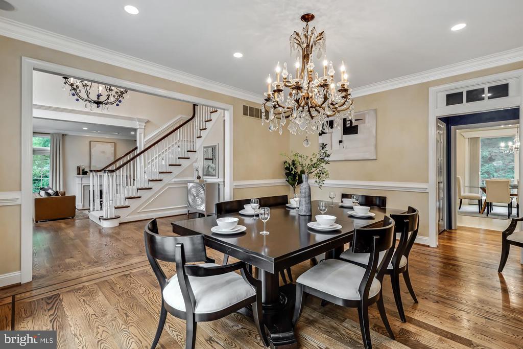 841 COLONY COURT