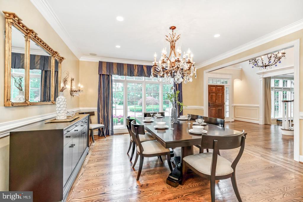 841 COLONY COURT