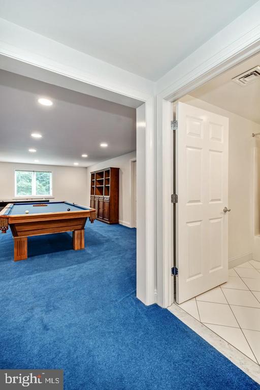 841 COLONY COURT