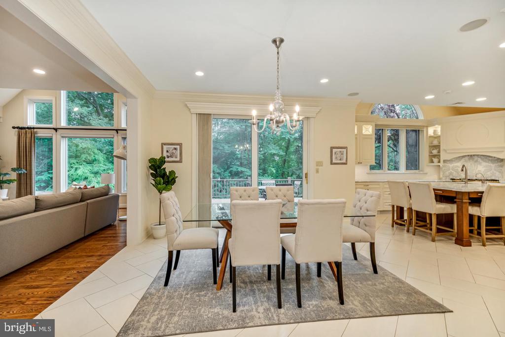 841 COLONY COURT