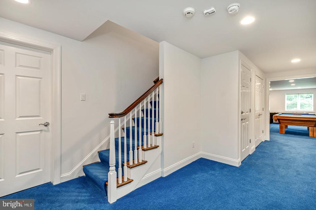 841 COLONY COURT